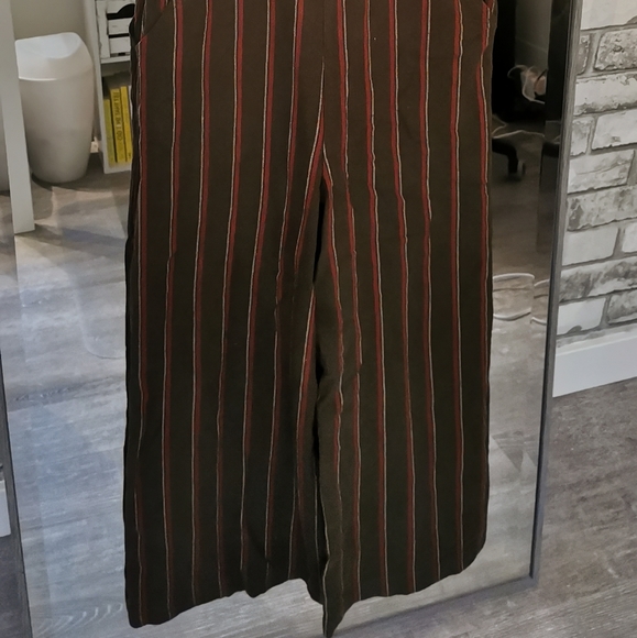 NWOT - Lulu's Watson Olive Green Striped Cropped Wide-Leg Overalls - Picture 6 of 9